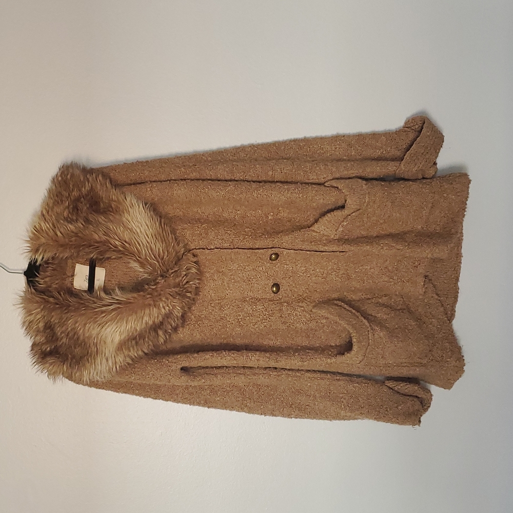 Cozy Zara boucle sweater w/ faux fur